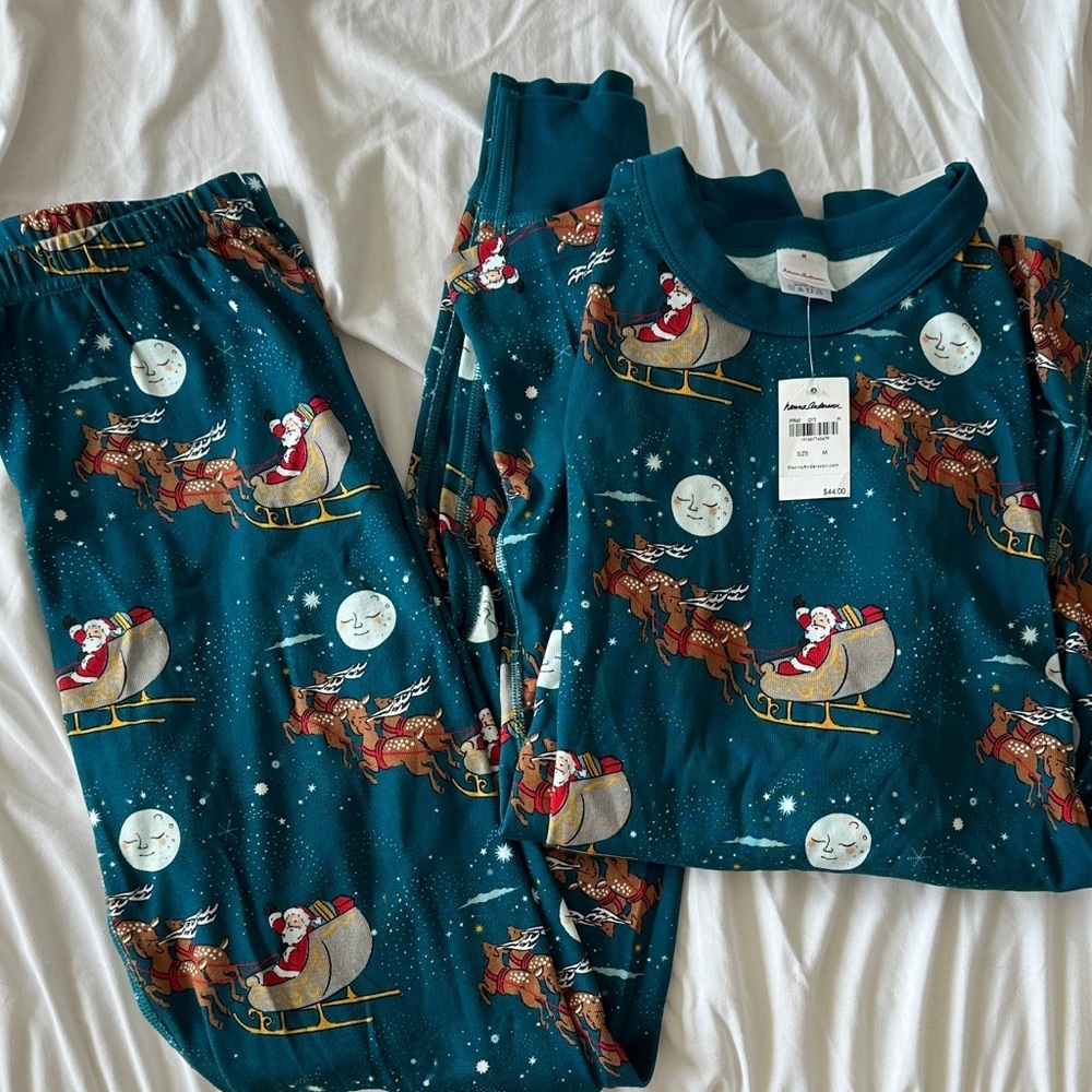 NWT Hanna Andersson Teal Santa Sleigh Christmas Pajama Set size M Organic cotton